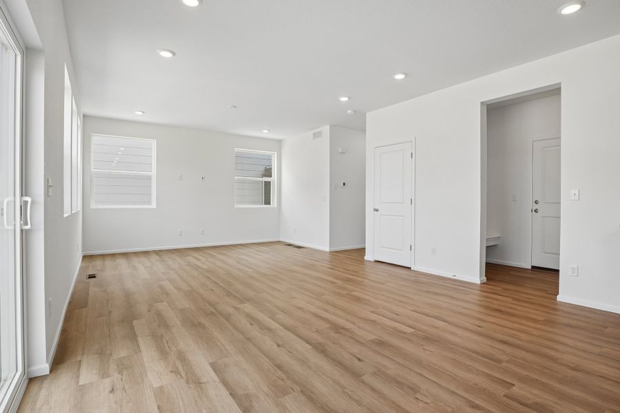 Spacious, unfurnished interior of a new home in The Cottages Collection at Ridgeline Vista, Brighton (Image 11).