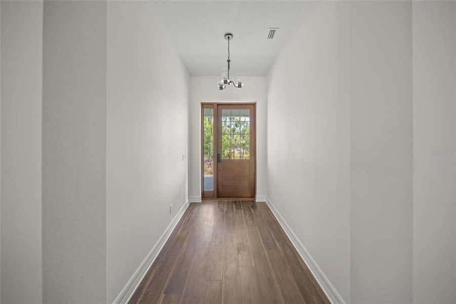 Spacious, unfurnished interior of a new home in , North Port (Image 12).