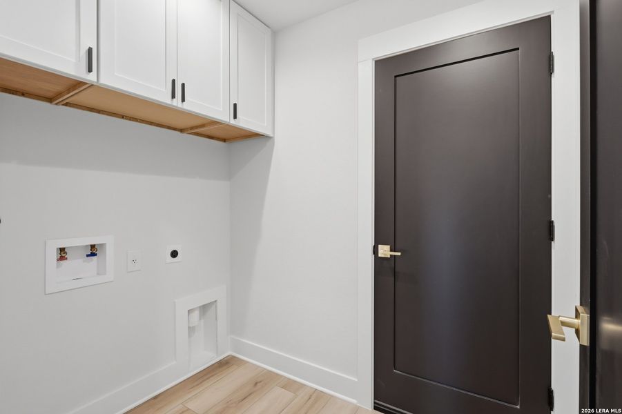Spacious, unfurnished interior of a new home in , Spring Branch (Image 42).