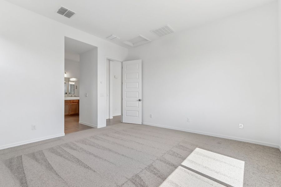 Spacious, unfurnished interior of a new home in Estrella, Goodyear (Image 19).