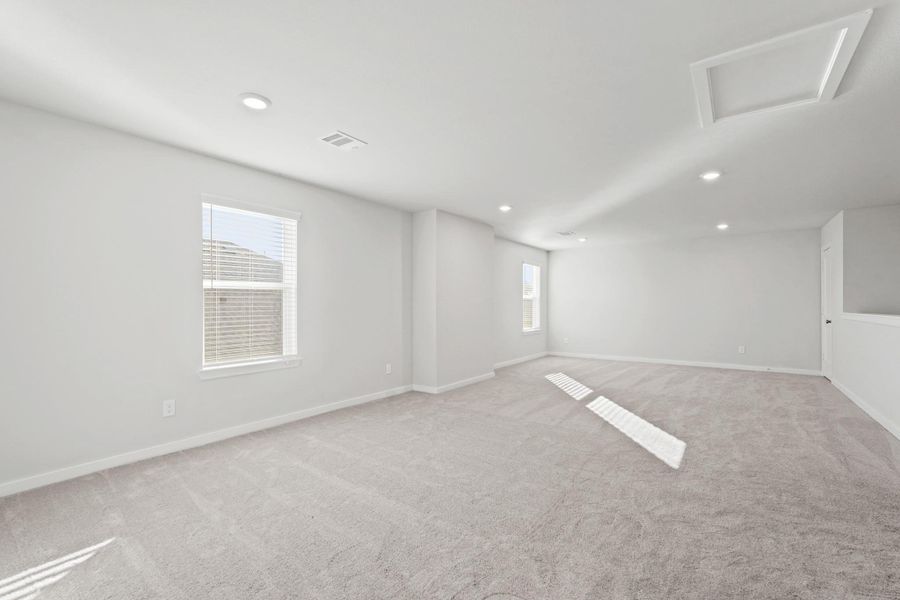 Spacious, unfurnished interior of a new home in Woodshore, Clute (Image 19).