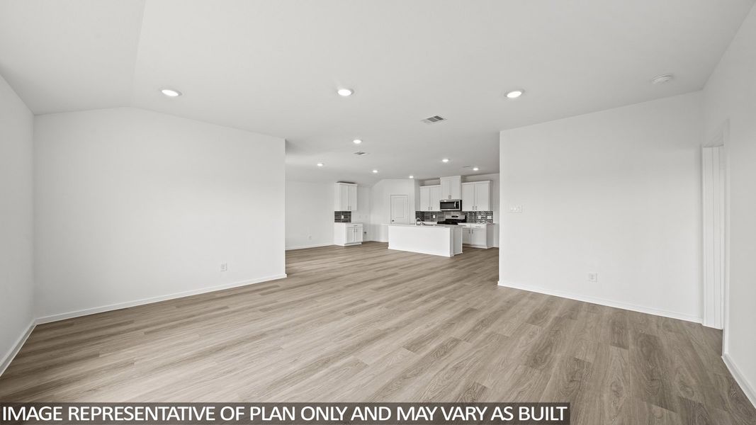 Representative unfurnished interior of a home built from the Glendale by D.R. Horton in Chapel Lakes, Montgomery (Image 13).