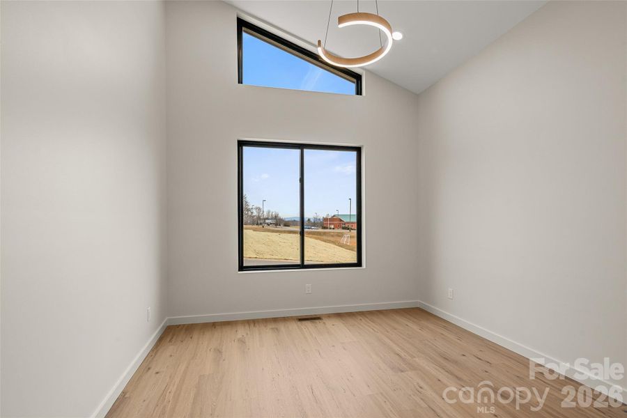 Spacious, unfurnished interior of a new home in , Asheville (Image 39).