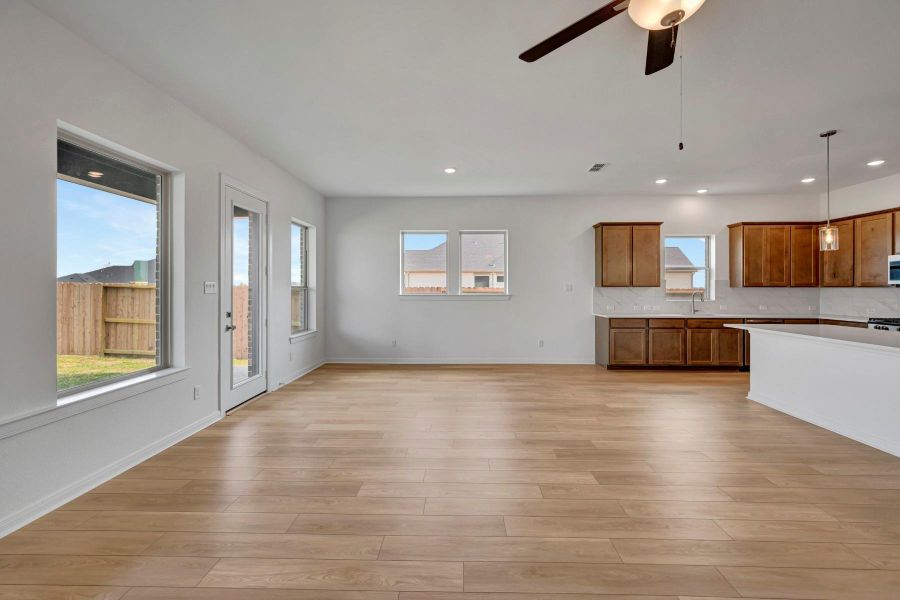 Spacious, unfurnished interior of a new home in Beacon Point at Lago Mar 50’ Homesites, Texas City (Image 16).