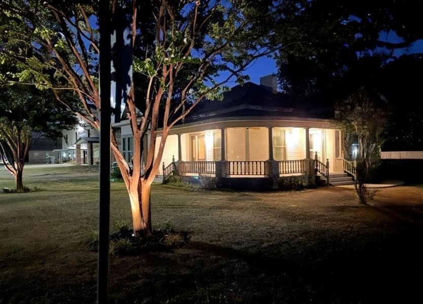 Exterior details and patio area of a home in , Alba (Image 3).