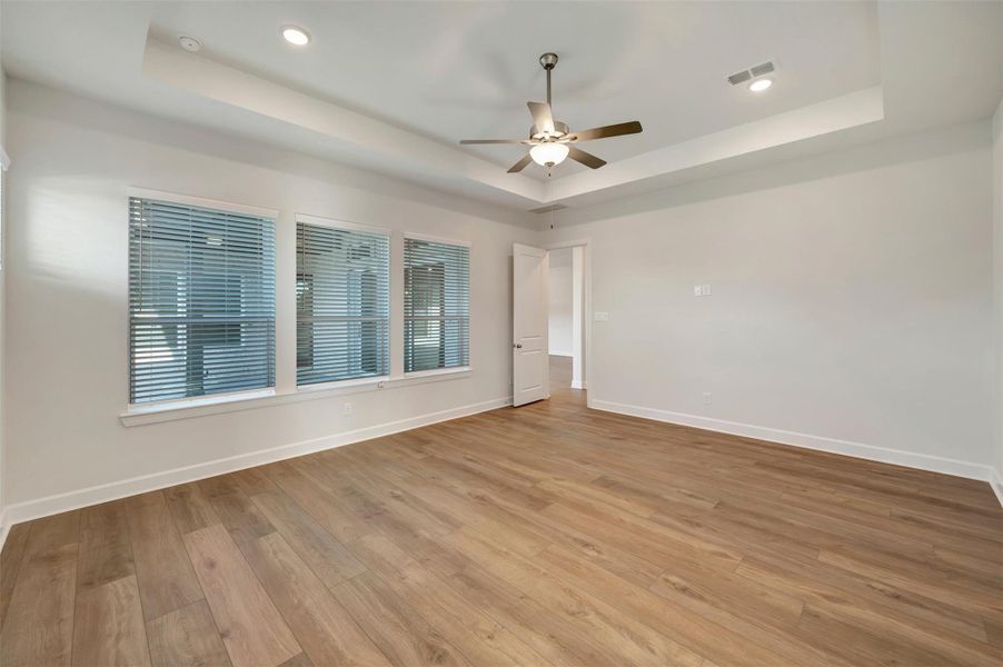 Spacious, unfurnished interior of a new home in Riceland - Enclave Row Collection, Mont Belvieu (Image 24).