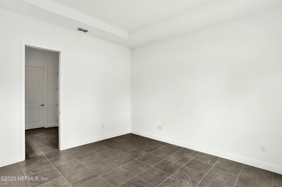 Spacious, unfurnished interior of a new home in Everlake at Mandarin, Jacksonville (Image 20).