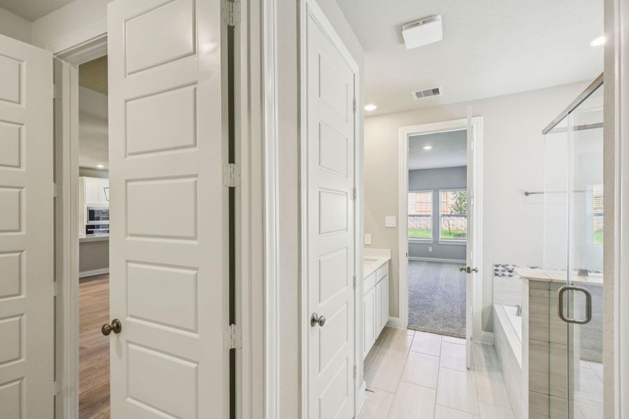 Photo is not of the actual home, but is an inspirational photo of builder’s model home and may depict options, furnishings, and/or decorator features that are not included Photo is not of the actual home, but is an inspirational photo of builder’s model home and may depict options, furnishings, and/or decorator features that are not included