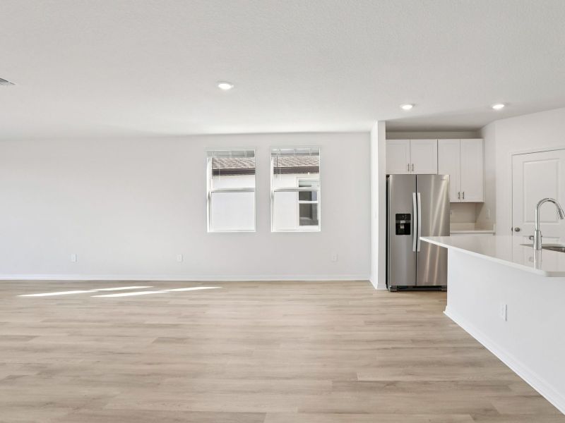 Spacious, unfurnished interior of a new home in The Grove at Stuart Crossing - Classic Series, Bartow (Image 10).