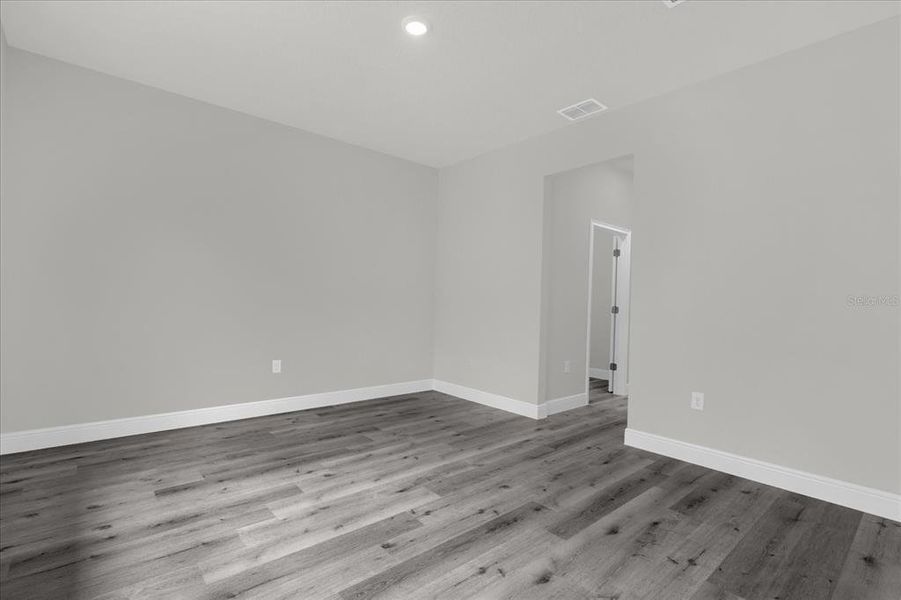 Spacious, unfurnished interior of a new home in , Dunnellon (Image 22).