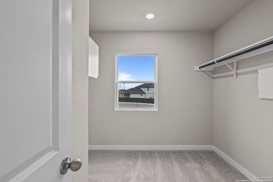 Spacious, unfurnished interior of a new home in Garden Grove, Schertz (Image 23).