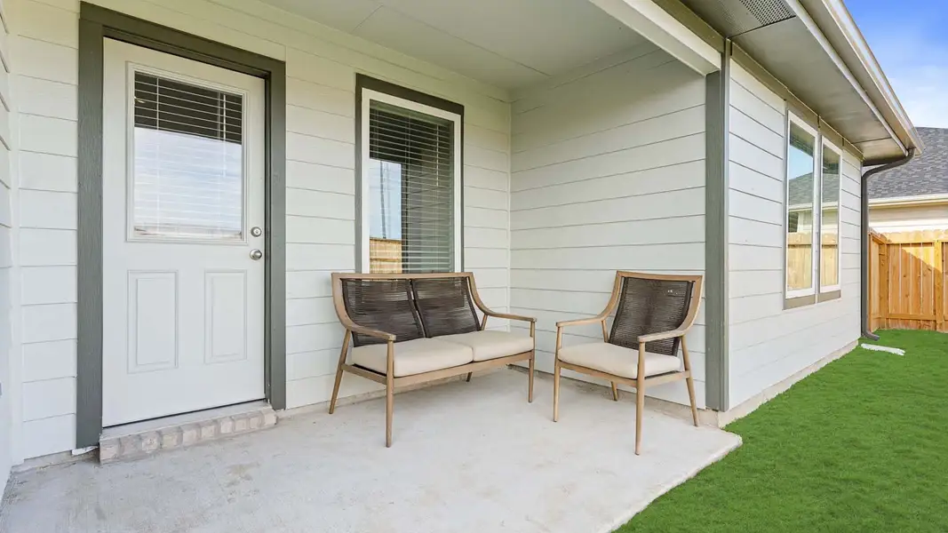 Exterior details and patio area of a home in Evergreen, Rosenberg (Image 2).