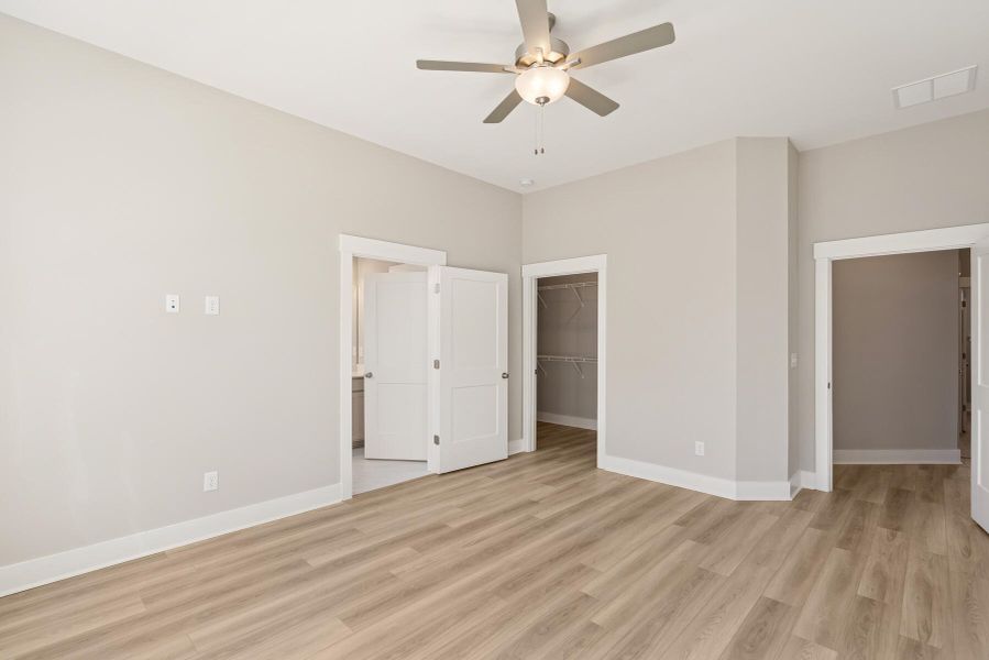 Spacious, unfurnished interior of a new home in , Summerville (Image 22).