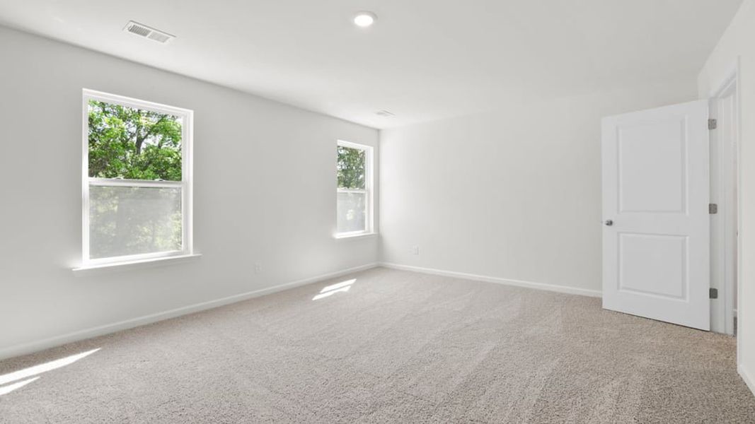 Spacious, unfurnished interior of a new home in Sage Grove, Lyman (Image 27).