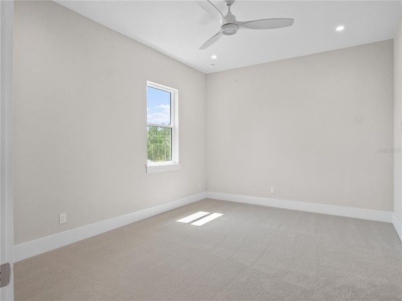 Spacious, unfurnished interior of a new home in , Oakland (Image 25).