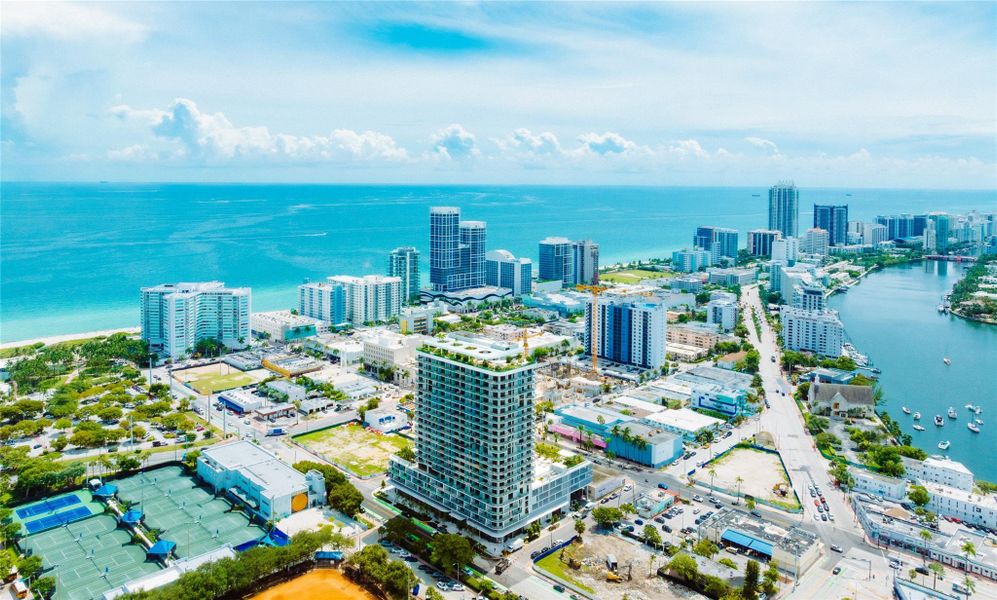 Condo located in Miami Beach, FL showcasing its design and architecture (Image 28).