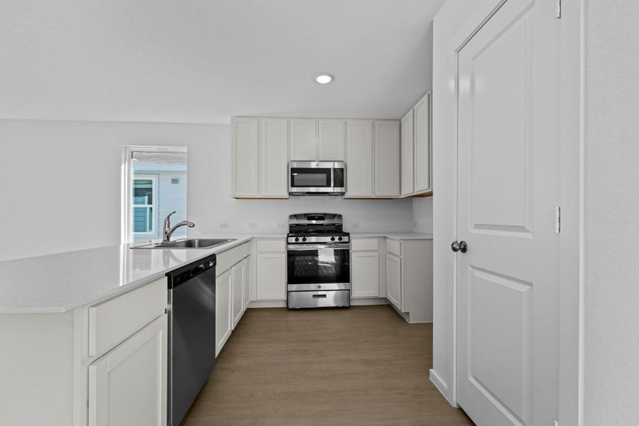 Furnished interior view inside a new home in Friendship Oaks, Fredericksburg (Image 7).