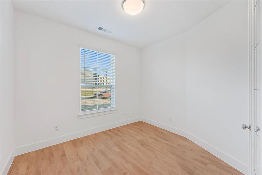 Spacious, unfurnished interior of a new home in Pecan Square, Northlake (Image 24).