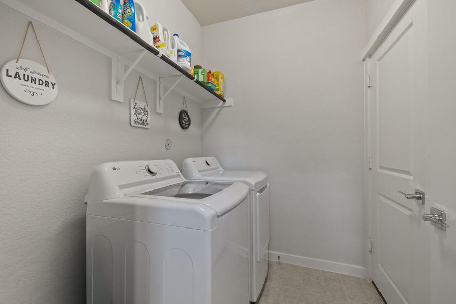 Close-up of interior finishes inside a home in , Iowa Colony (Image 20).