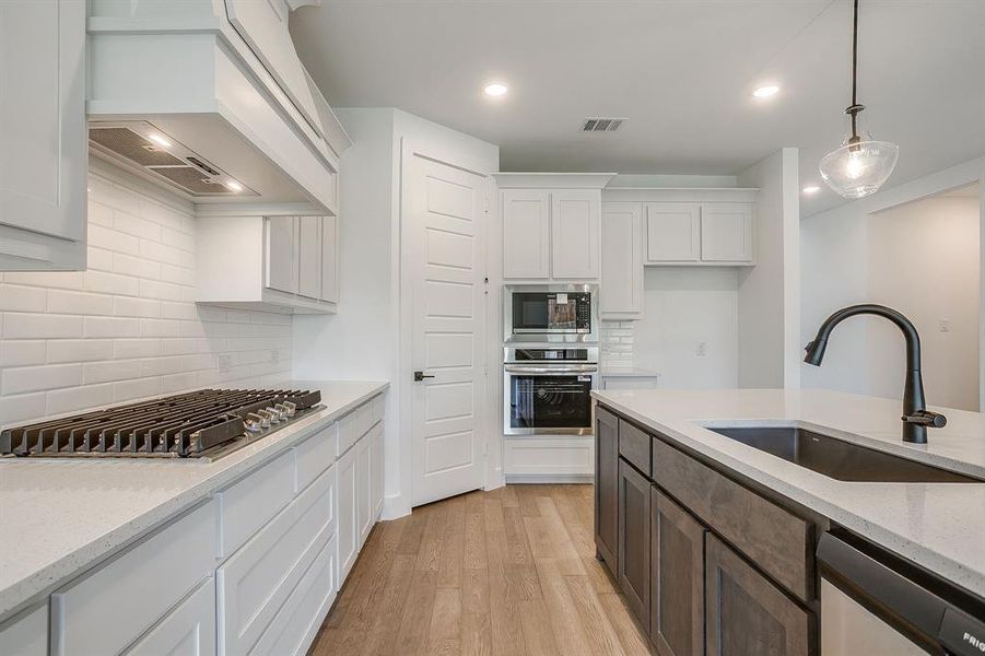 Furnished interior view inside a new home in Talon Hills, Fort Worth (Image 8).