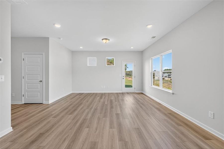Spacious, unfurnished interior of a new home in Longbrooke, Rome (Image 35).
