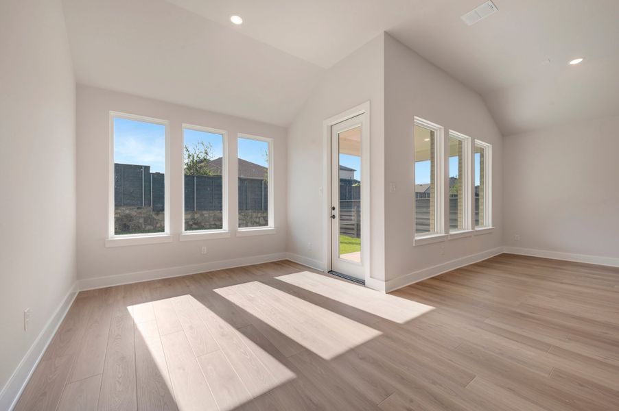 Spacious, unfurnished interior of a new home in Union Park, Little Elm (Image 14).