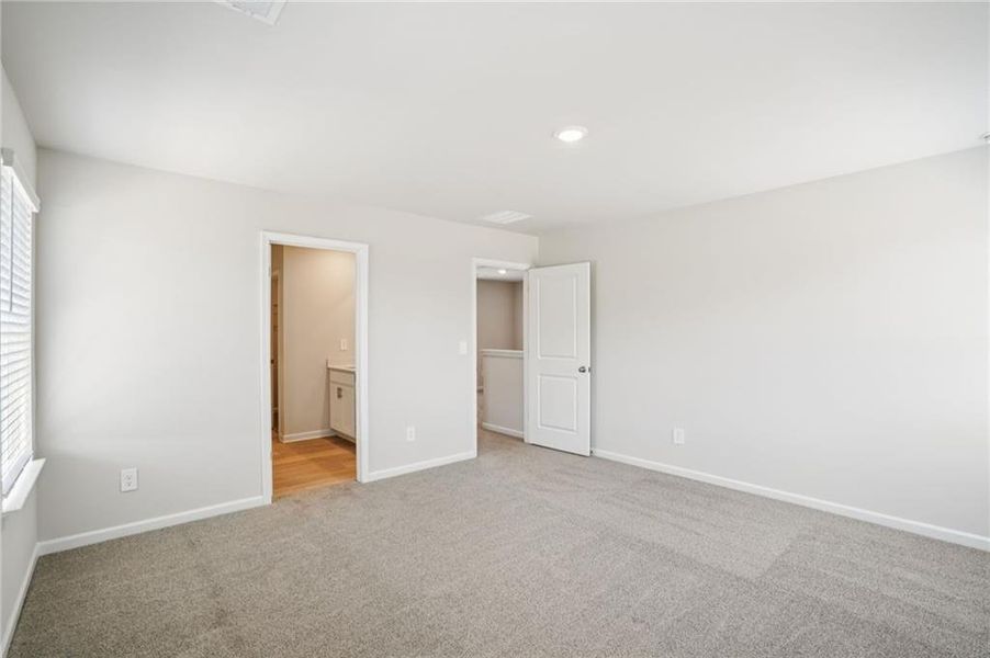 Spacious, unfurnished interior of a new home in Hawthorne Station, College Park (Image 37).