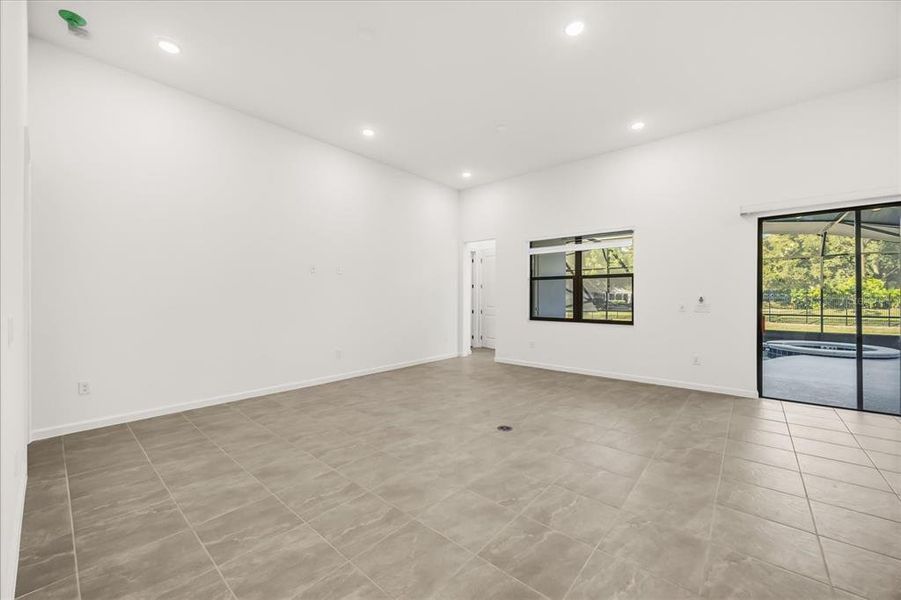 Spacious, unfurnished interior of a new home in , Orlando (Image 34).