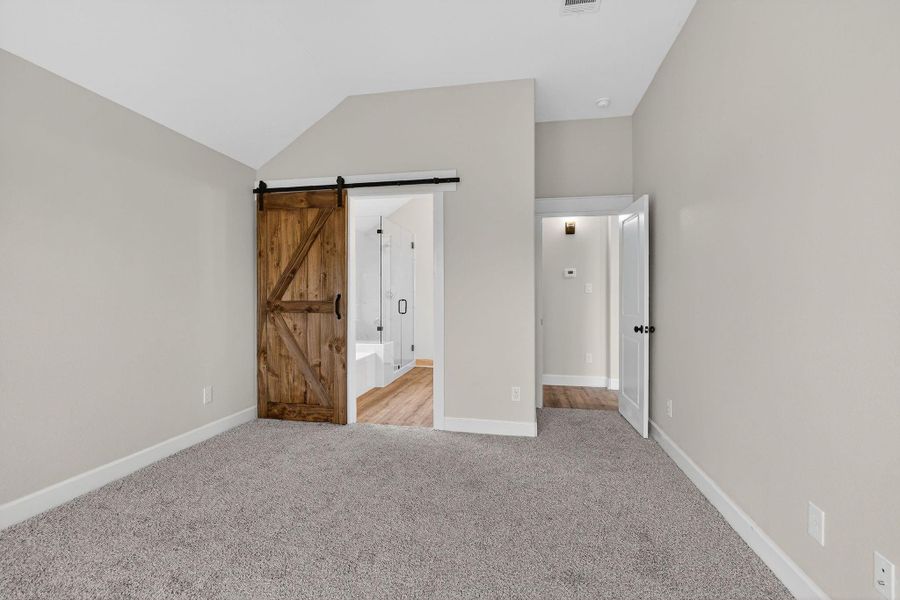 Spacious, unfurnished interior of a new home in , Snook (Image 16).