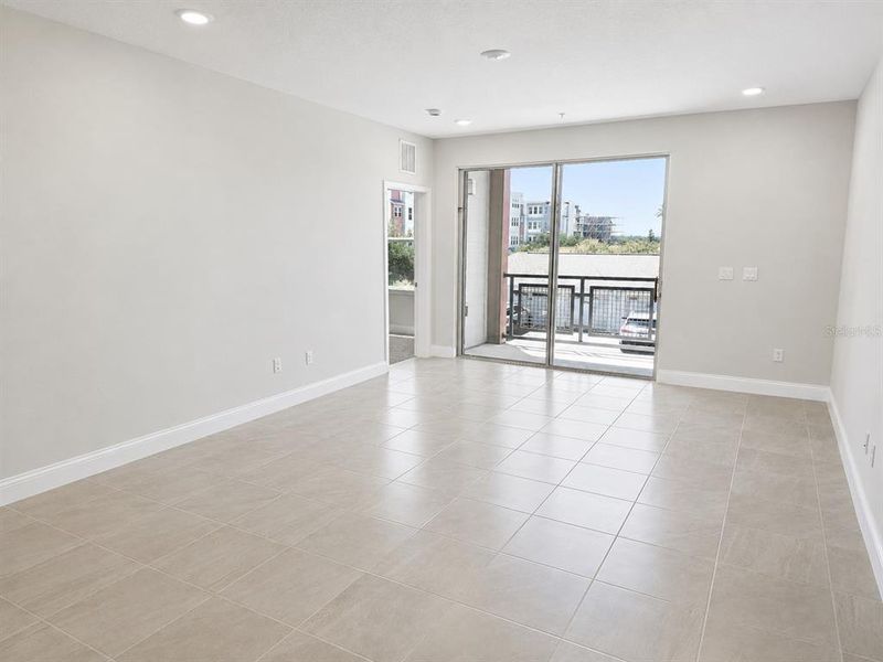 Spacious, unfurnished interior of a new home in Gatherings® of Lake Nona, Orlando (Image 14).