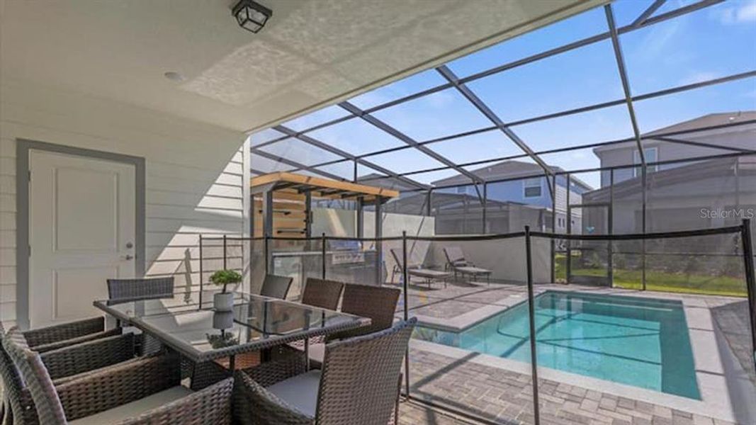Exterior details and patio area of a home in , Clermont (Image 25).