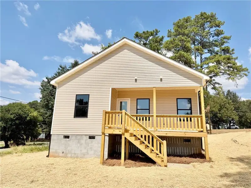 Exterior details and patio area of a home in , Emerson (Image 18).