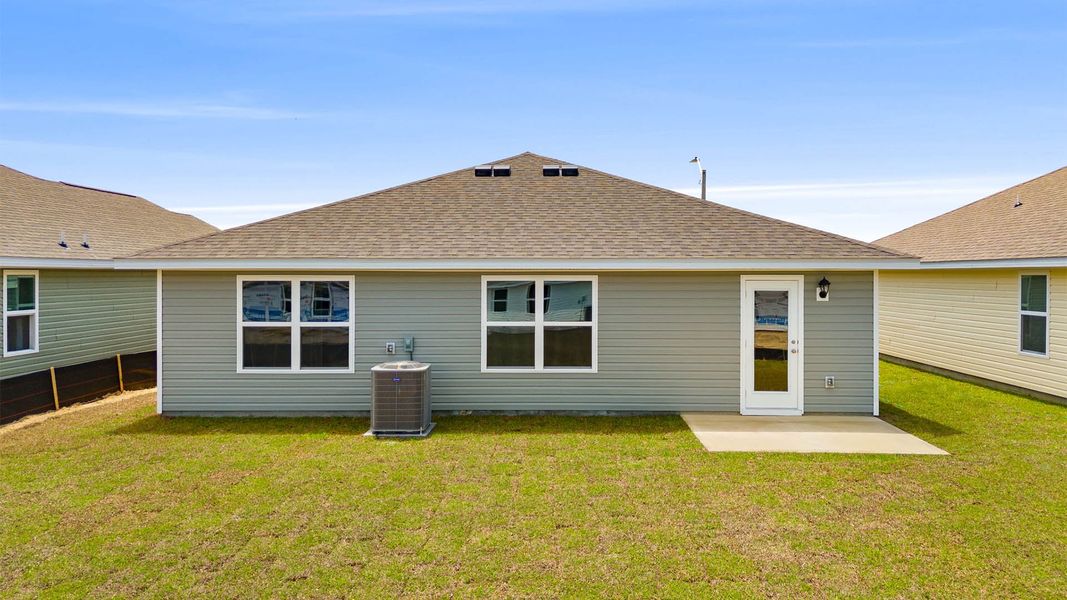 Exterior details and patio area of a home in Liberty, Panama City (Image 4).