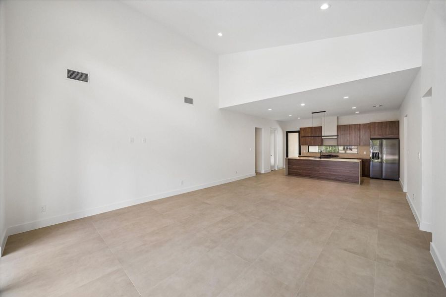 Spacious, unfurnished interior of a new home in , Conroe (Image 14).