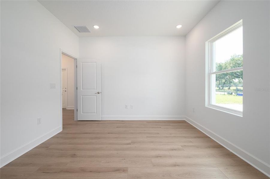 Spacious, unfurnished interior of a new home in , Sanford (Image 12).