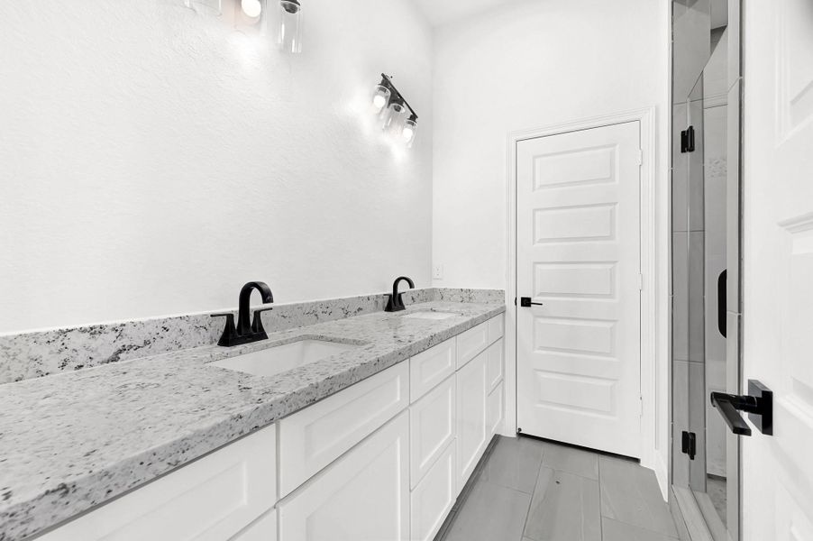 Furnished interior view inside a new home in , Anahuac (Image 10).