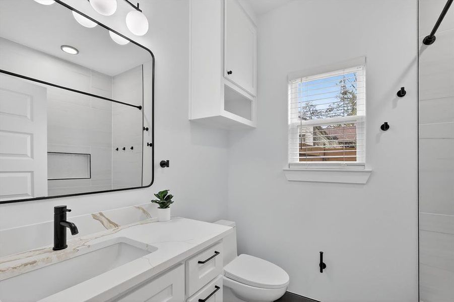 Furnished interior view inside a new home in , Haltom City (Image 17).