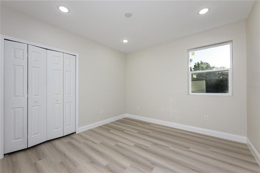 Spacious, unfurnished interior of a new home in , Deland (Image 19).