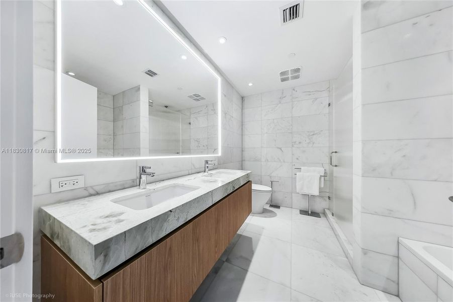 Furnished interior view inside a new home in Five Park, Miami Beach (Image 3). Furnished interior view inside a new home in Five Park, Miami Beach (Image 3).