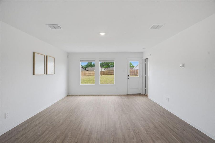 Spacious, unfurnished interior of a new home in Tillage Farms, Princeton (Image 15).