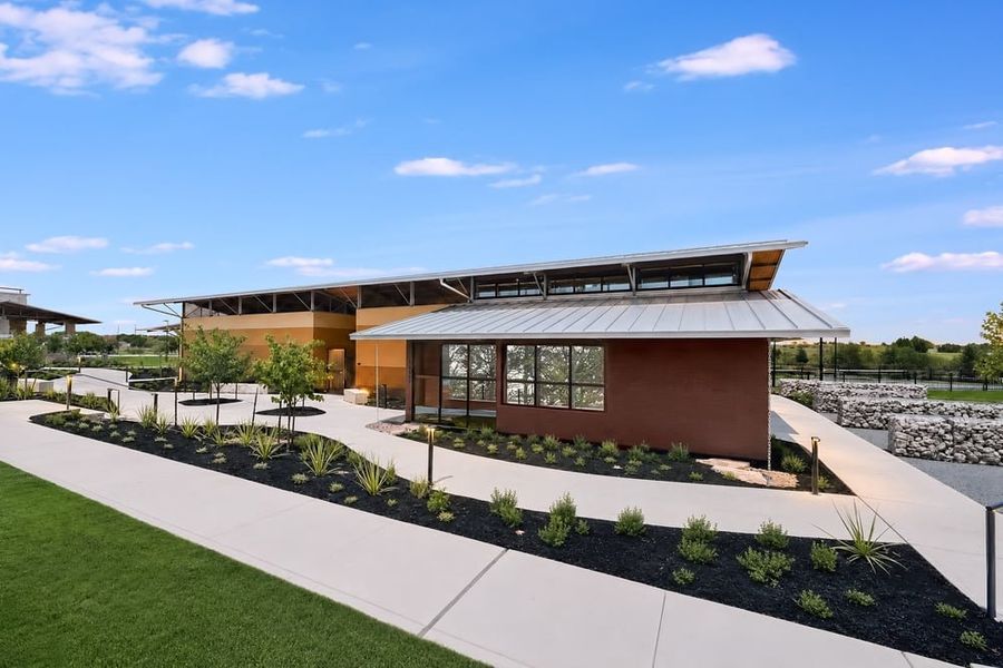 Community amenities in Longview, Del Valle (Image 6).