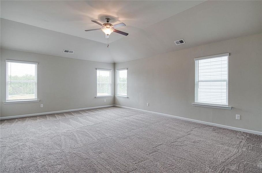 Spacious, unfurnished interior of a new home in Alcovy Village, Lawrenceville (Image 12).