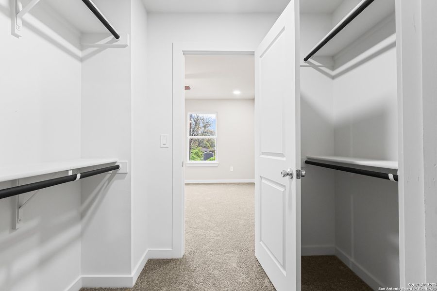 Spacious, unfurnished interior of a new home in , San Antonio (Image 26).