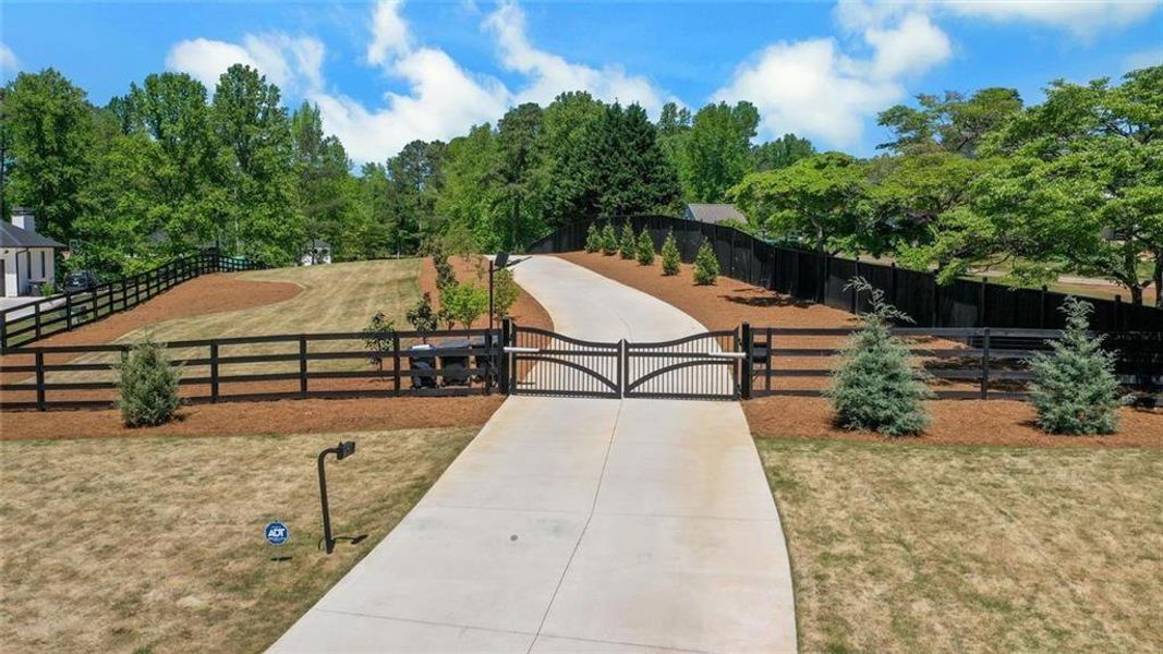 Community amenities in , Roswell (Image 90).