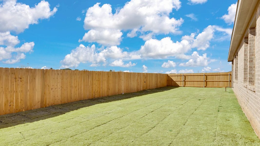 Exterior details and patio area of a home in Viridian, Lubbock (Image 4).