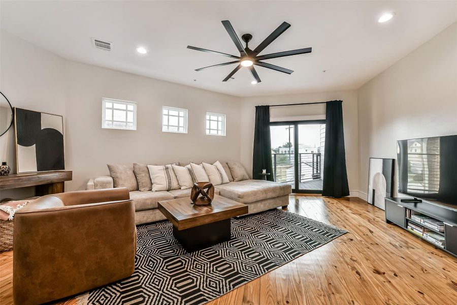 Furnished interior view inside a new home in , Galveston (Image 8).