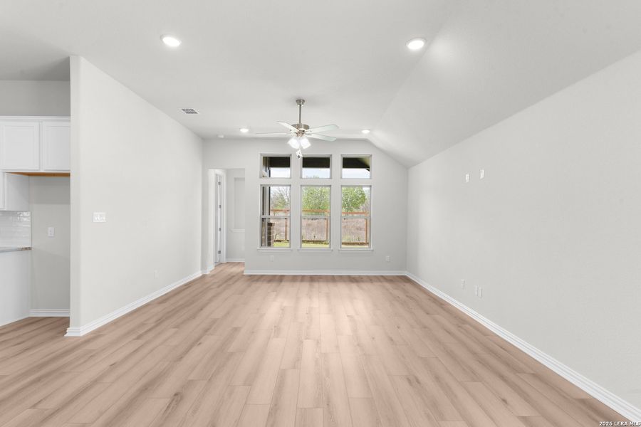 Spacious, unfurnished interior of a new home in The Crossvine, Schertz (Image 13).