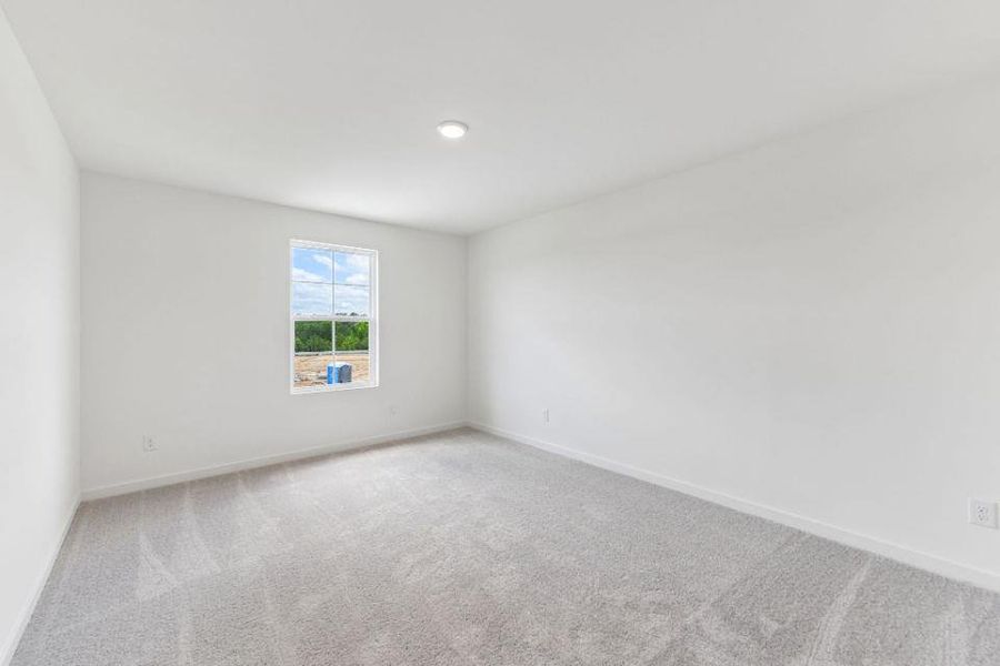 Spacious, unfurnished interior of a new home in Kinsale, Macon (Image 10).