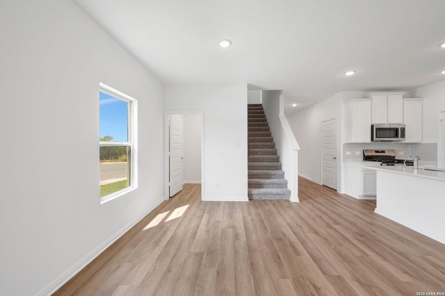 Spacious, unfurnished interior of a new home in Mesquite Ridge, San Antonio (Image 15).