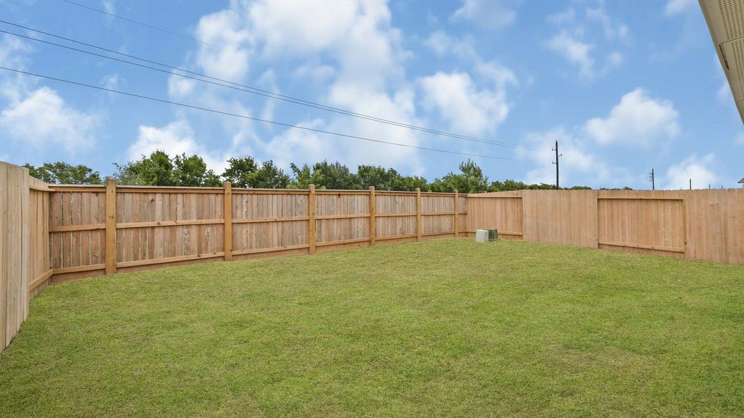 Exterior details and patio area of a home in Holly Ridge, Rosenberg (Image 3).